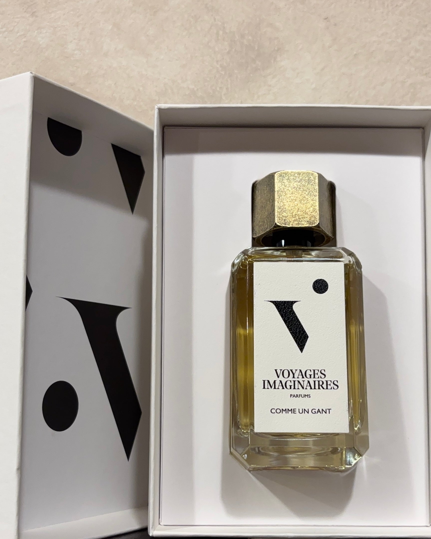 Comme Un Gant - VOYAGES IMAGINAIRES